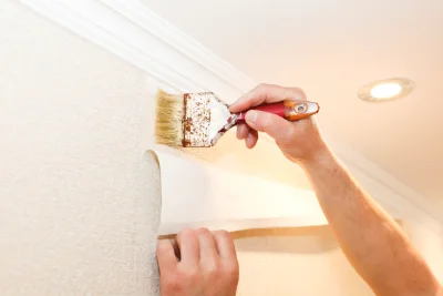 Pose de papier peint à Cornil — revêtements muraux et toiles de verre